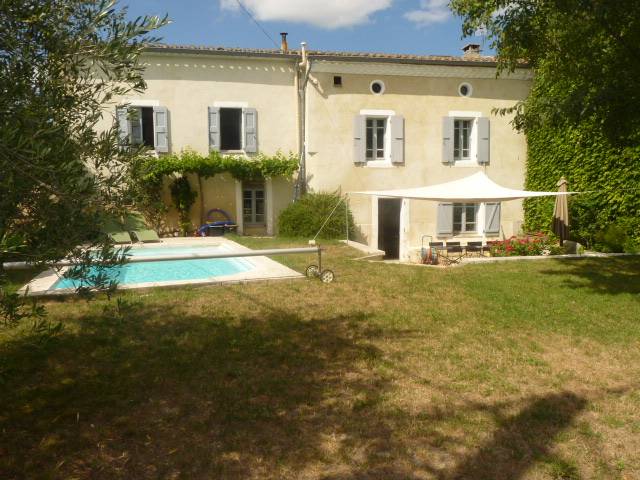 This image has an empty alt attribute; its file name is hamlet.jpg